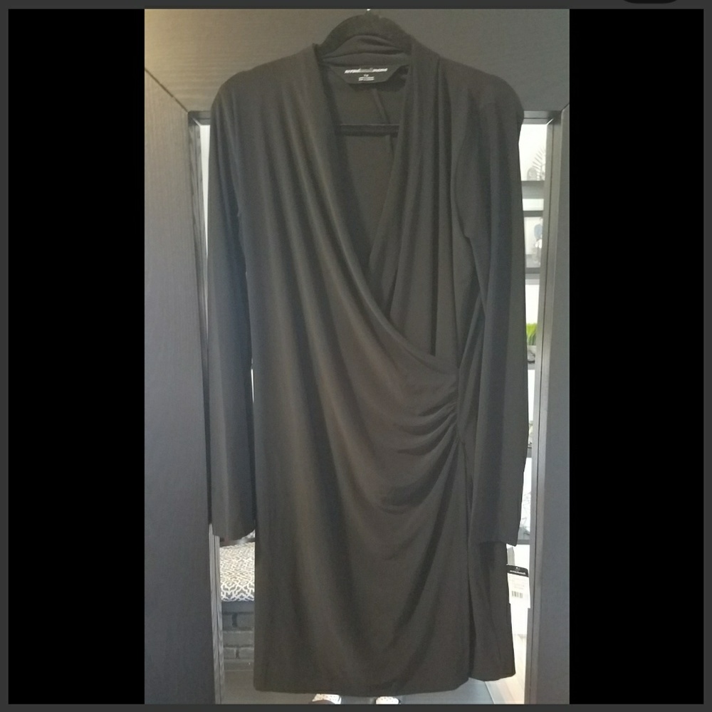 New maternity wrap dress